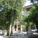 Hotel La Maison Blanche
